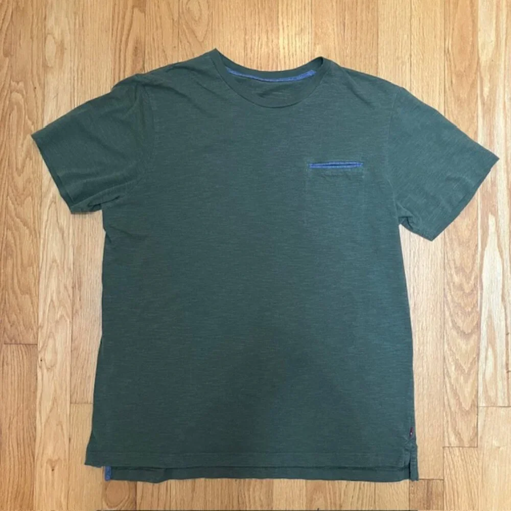 CLEARANCE - Levi’s olive green short sleeve pocket tee size XL